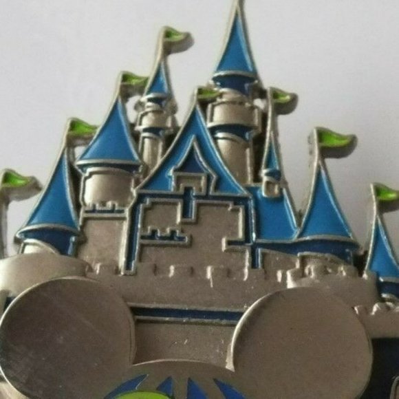 Disney Pin - Cinderella's Castle 35th Anniversary Dangle Pin from 2006 - Picture 3 of 8
